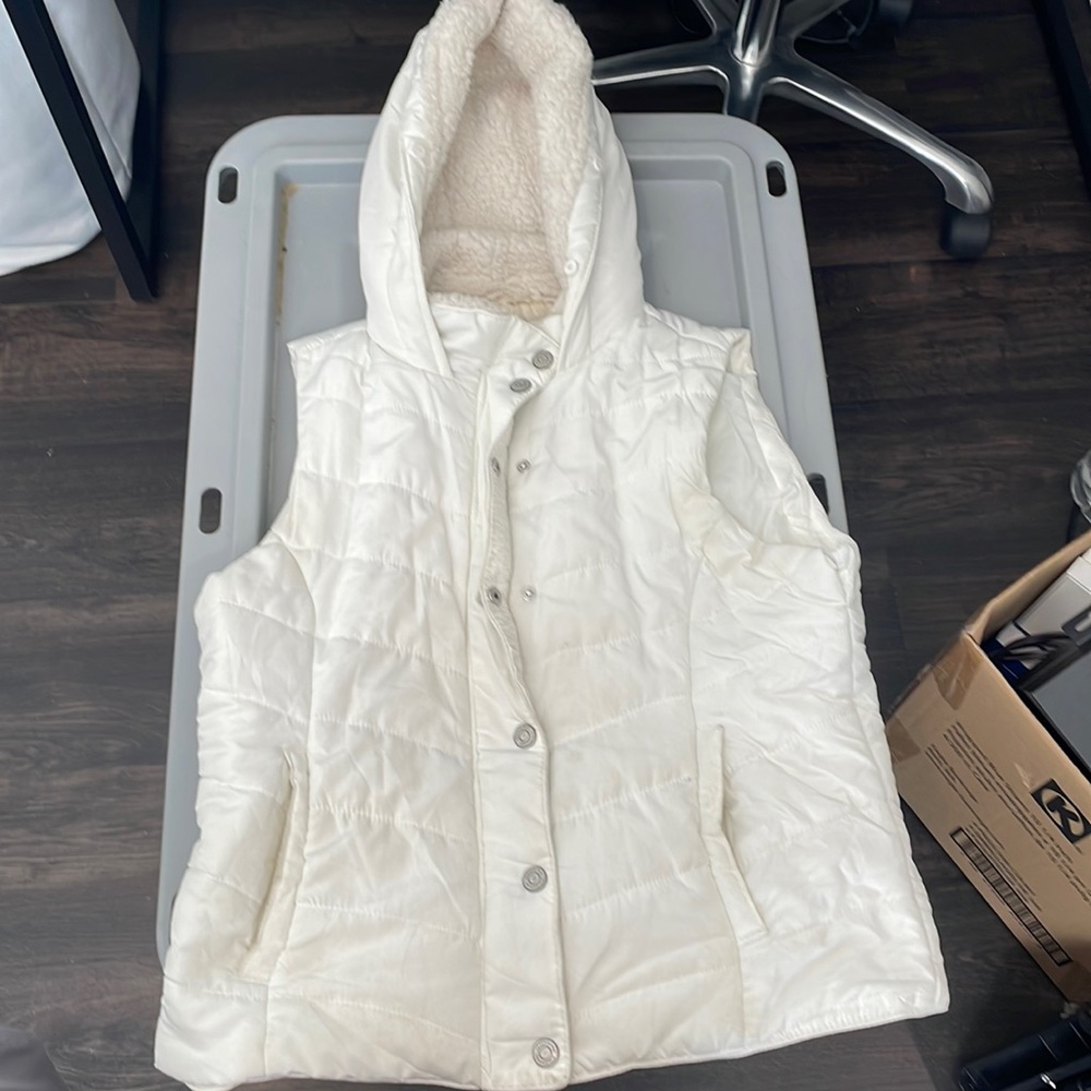Aeropostale white vest